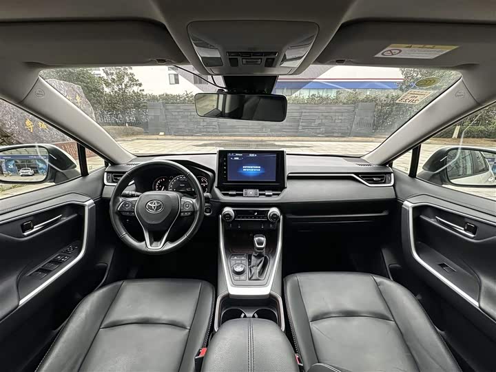 Фото 5 - Toyota RAV4