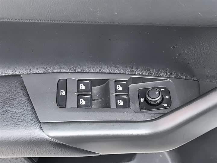 Фото 9 - Volkswagen Polo