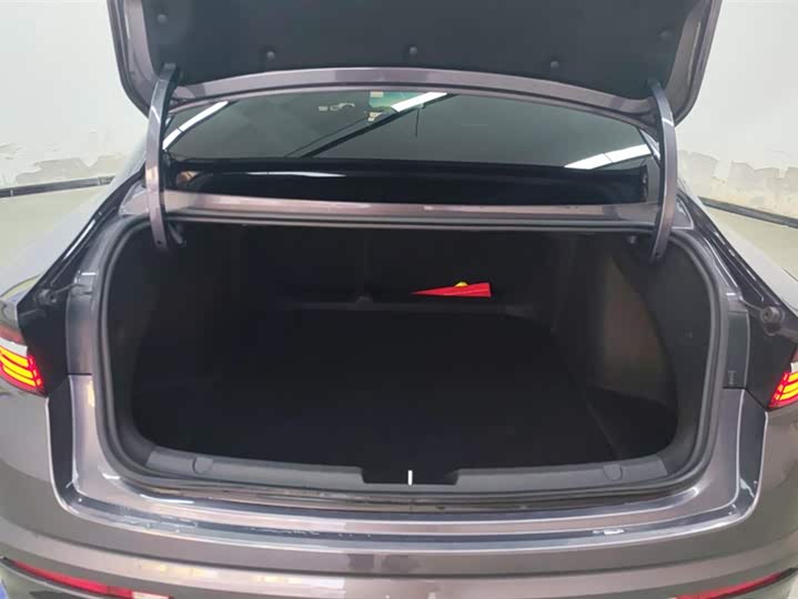 Фото 4 - Geely Preface