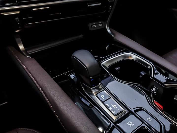 Фото 9 - Lexus RX