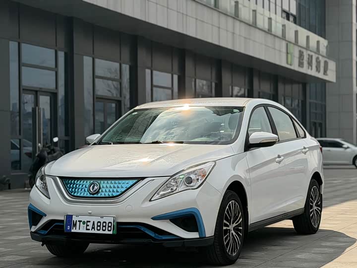 Фото 1 - Dongfeng Forthing S50 EV