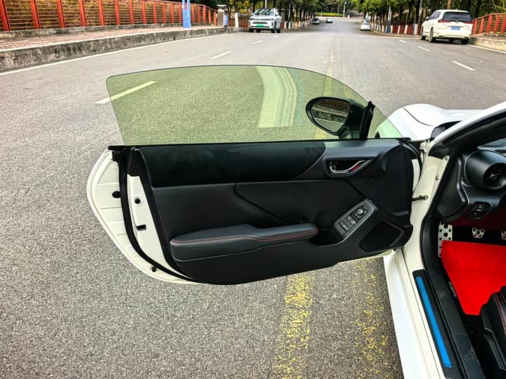 Фото 4 - Subaru BRZ