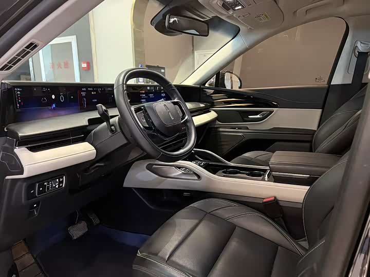 Фото 4 - Lincoln Nautilus