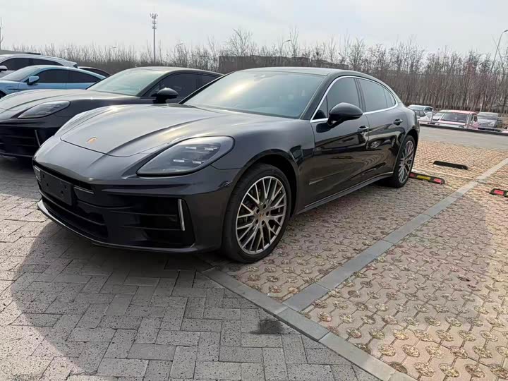 Фото 1 - Porsche Panamera