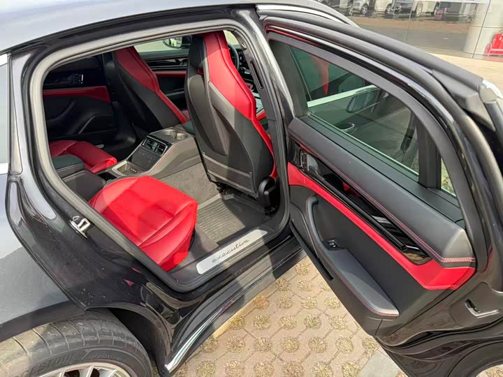 Фото 7 - Porsche Panamera