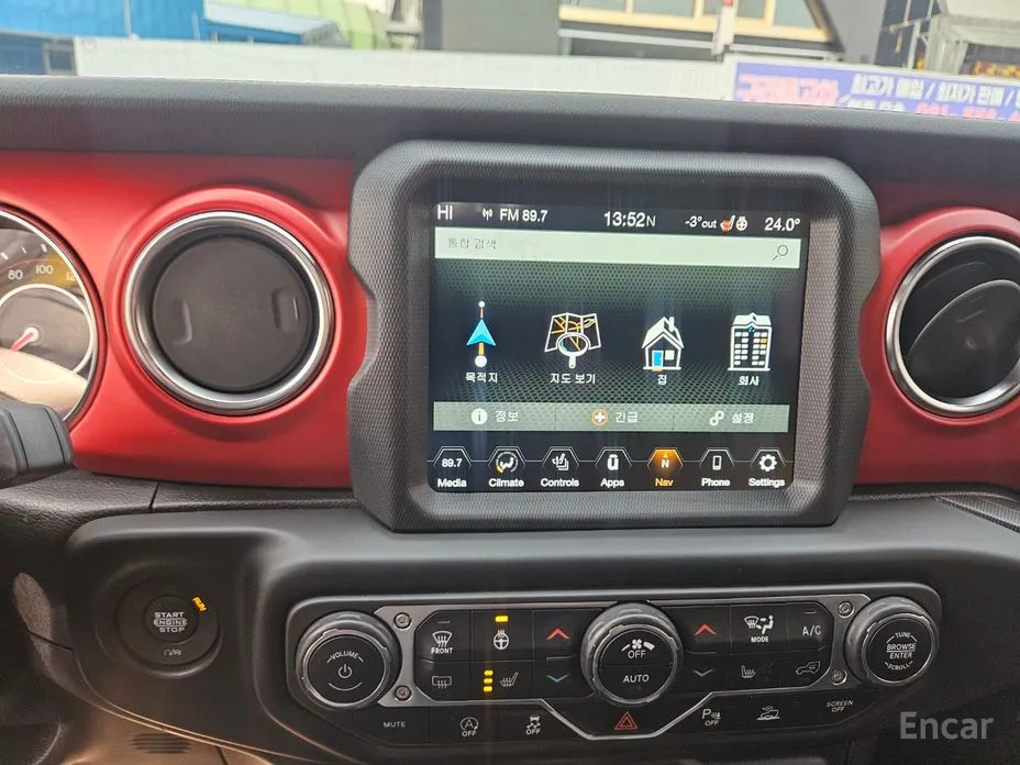 Фото 10 - Jeep Wrangler