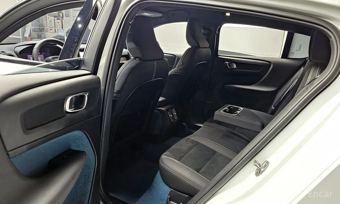 Фото 11 - Volvo C40