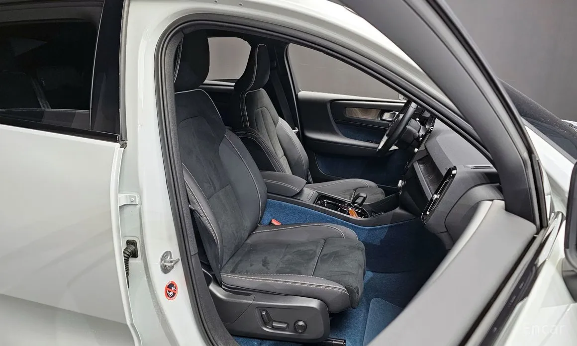 Фото 12 - Volvo C40