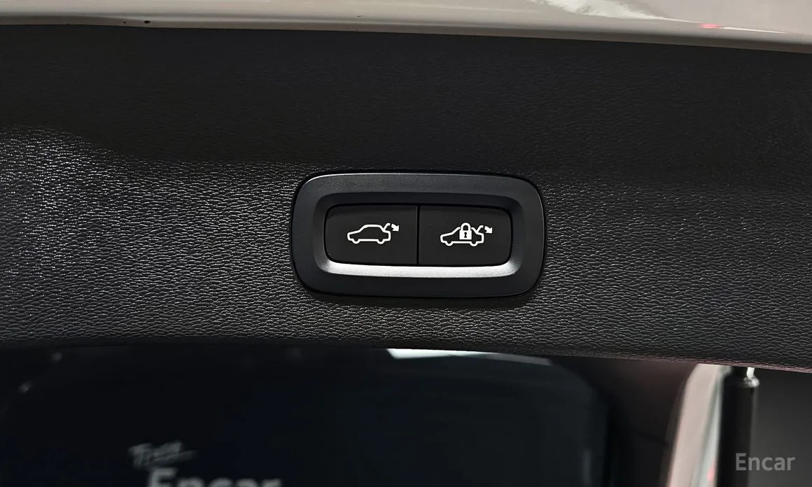 Фото 18 - Volvo C40