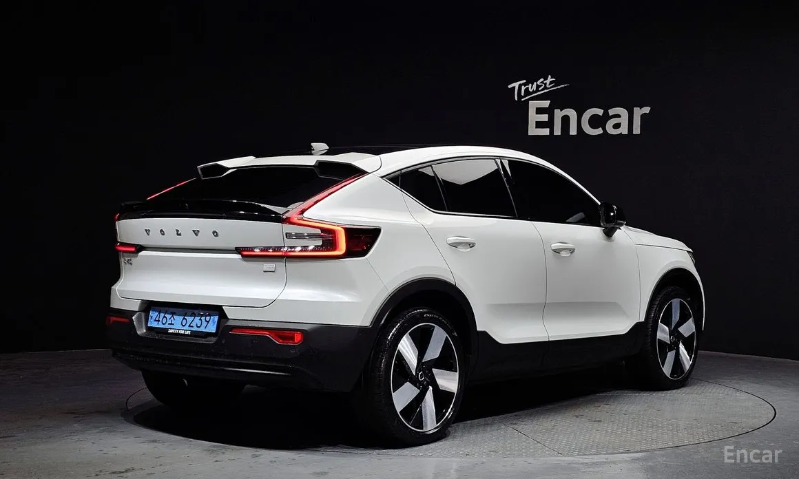 Фото 2 - Volvo C40