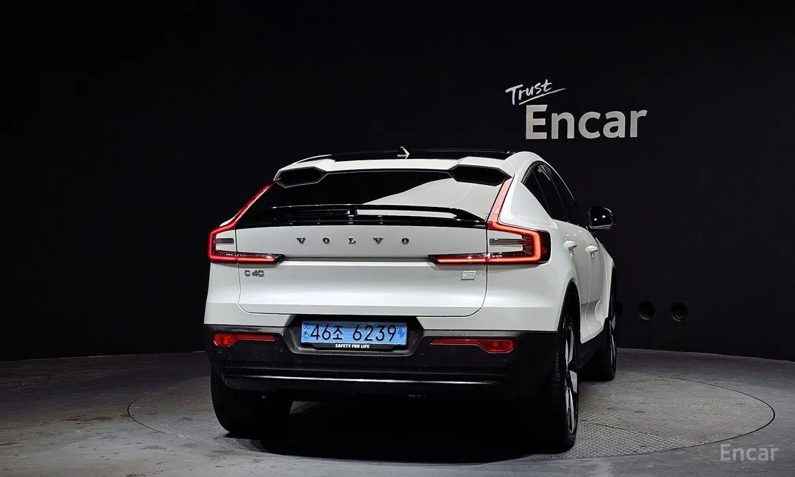 Фото 4 - Volvo C40