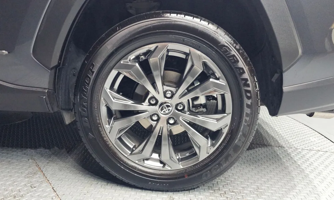 Photo 5 - Toyota RAV4