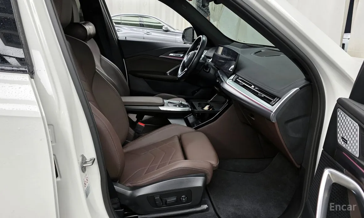 Фото 11 - BMW iX1