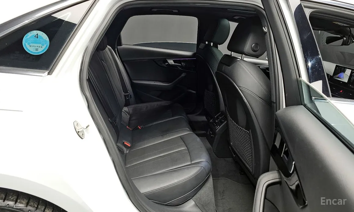 Фото 12 - Audi A4