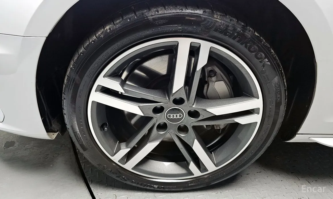 Фото 5 - Audi A4