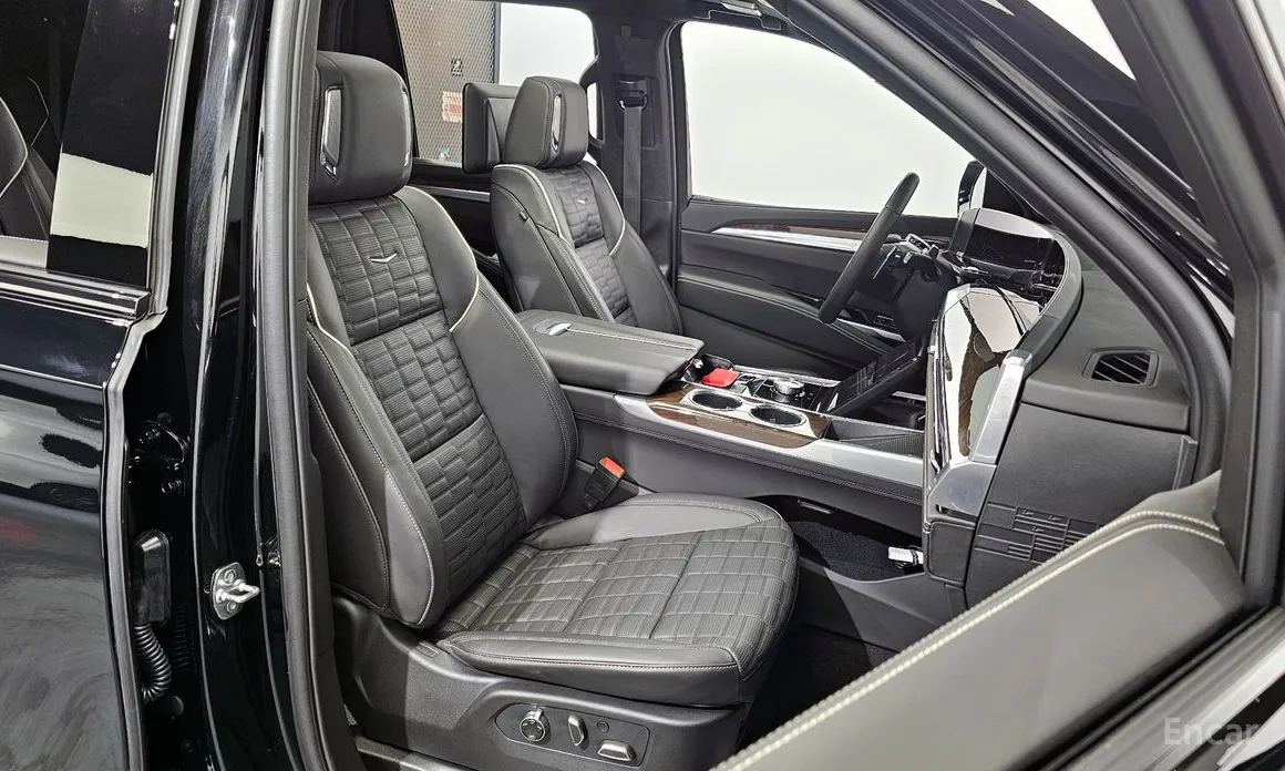 Фото 12 - Cadillac Escalade