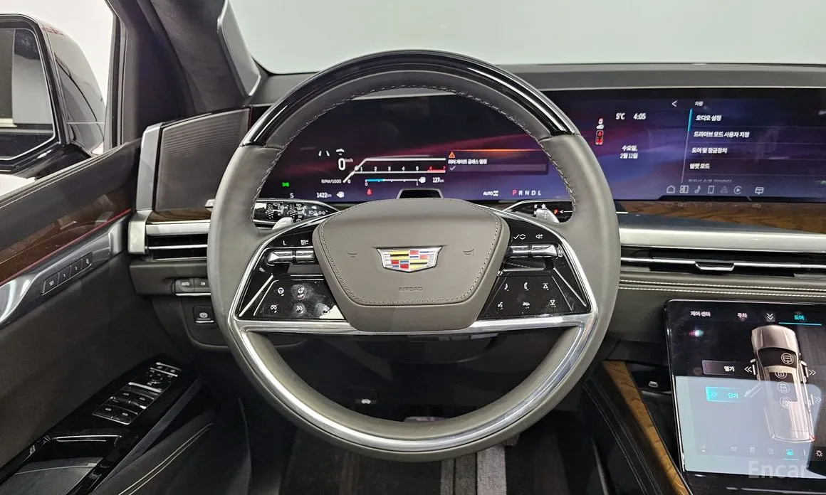 Фото 13 - Cadillac Escalade