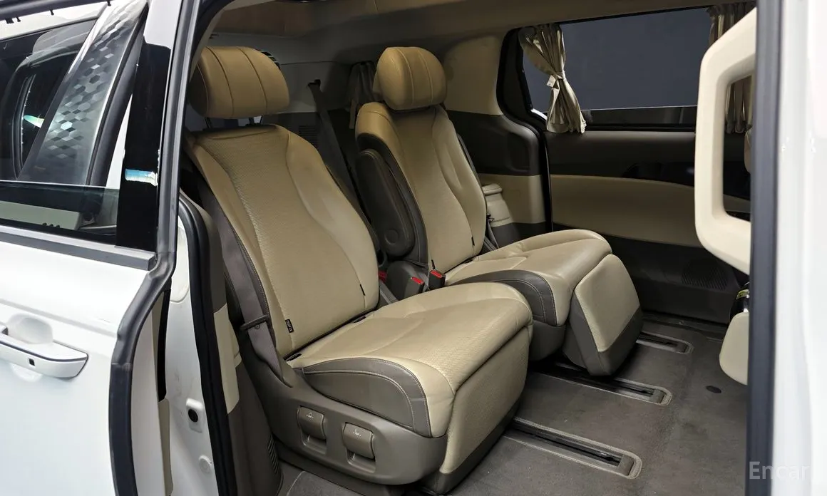 Фото 12 - Kia Carnival