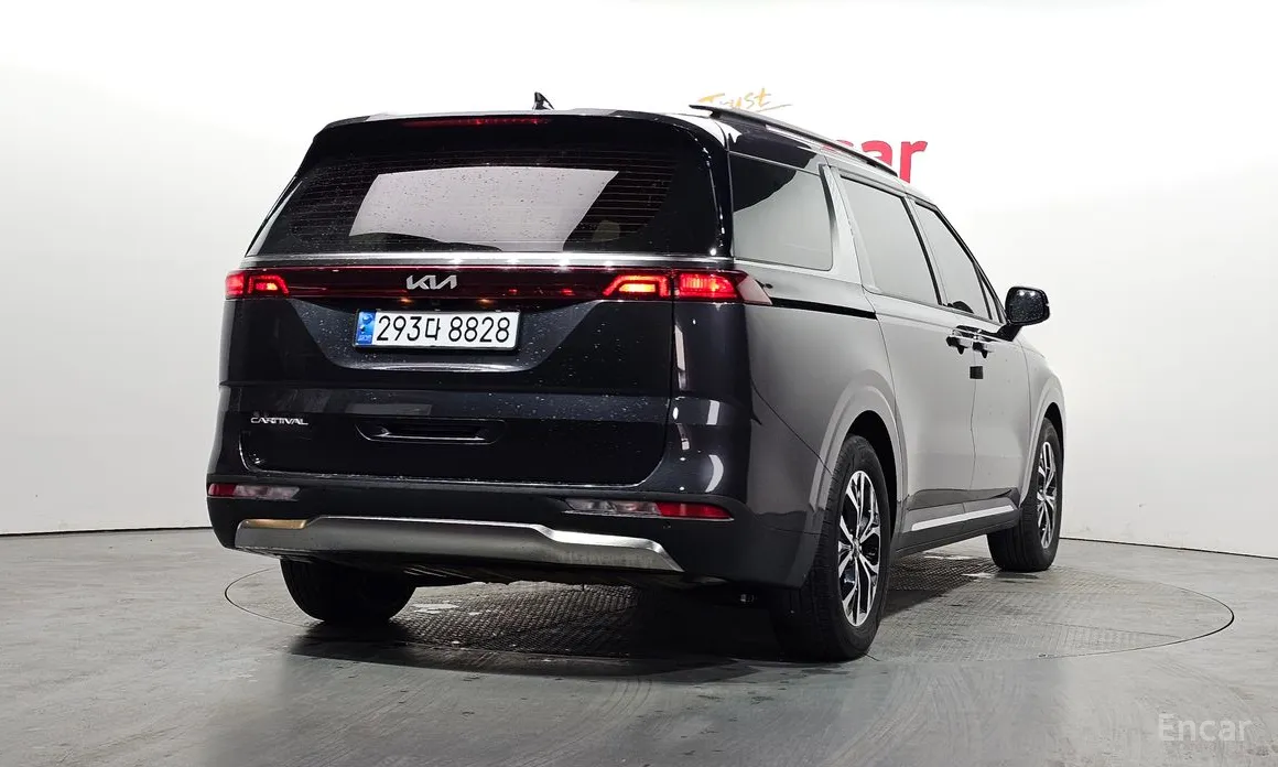Фото 2 - Kia Carnival