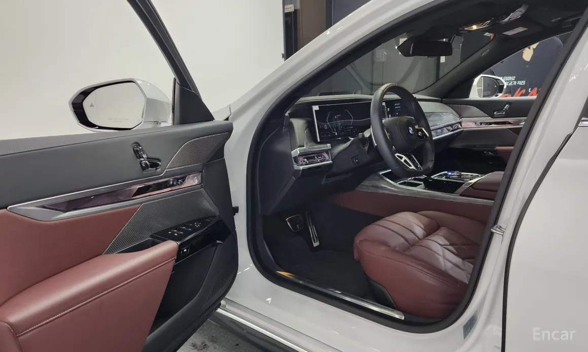 Фото 10 - BMW 7 Series