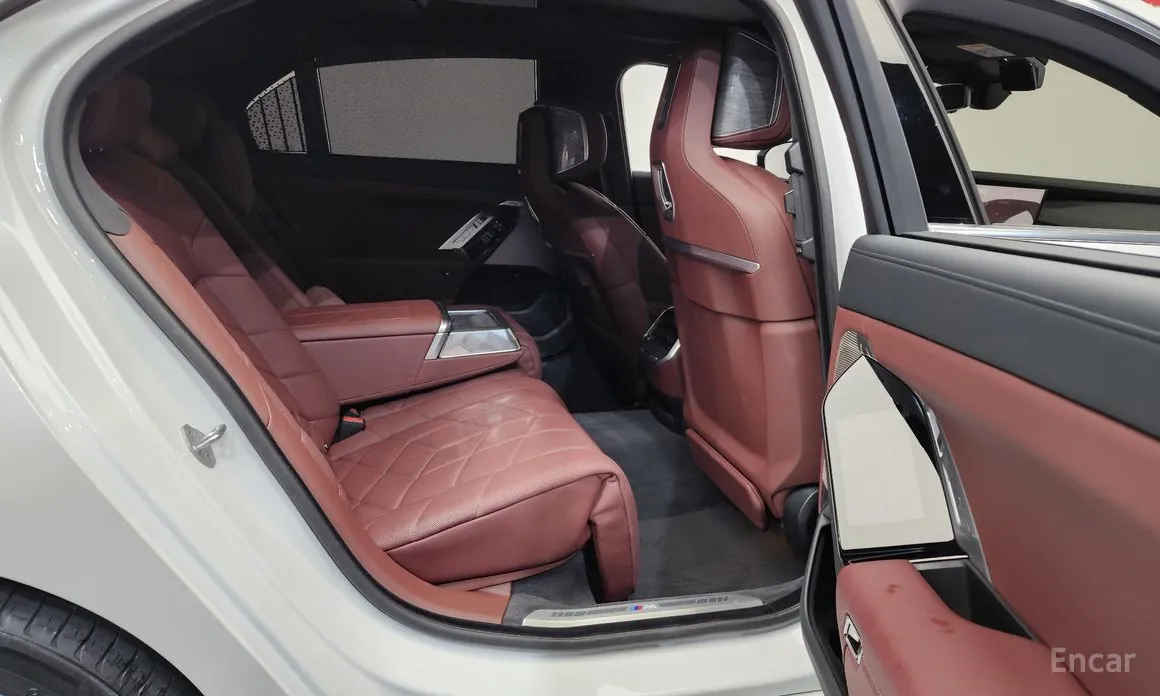 Фото 12 - BMW 7 Series