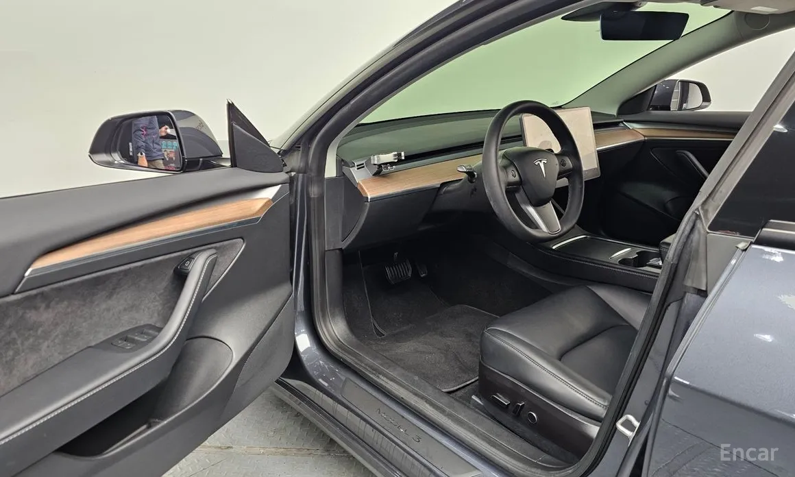 Фото 10 - Tesla Model 3