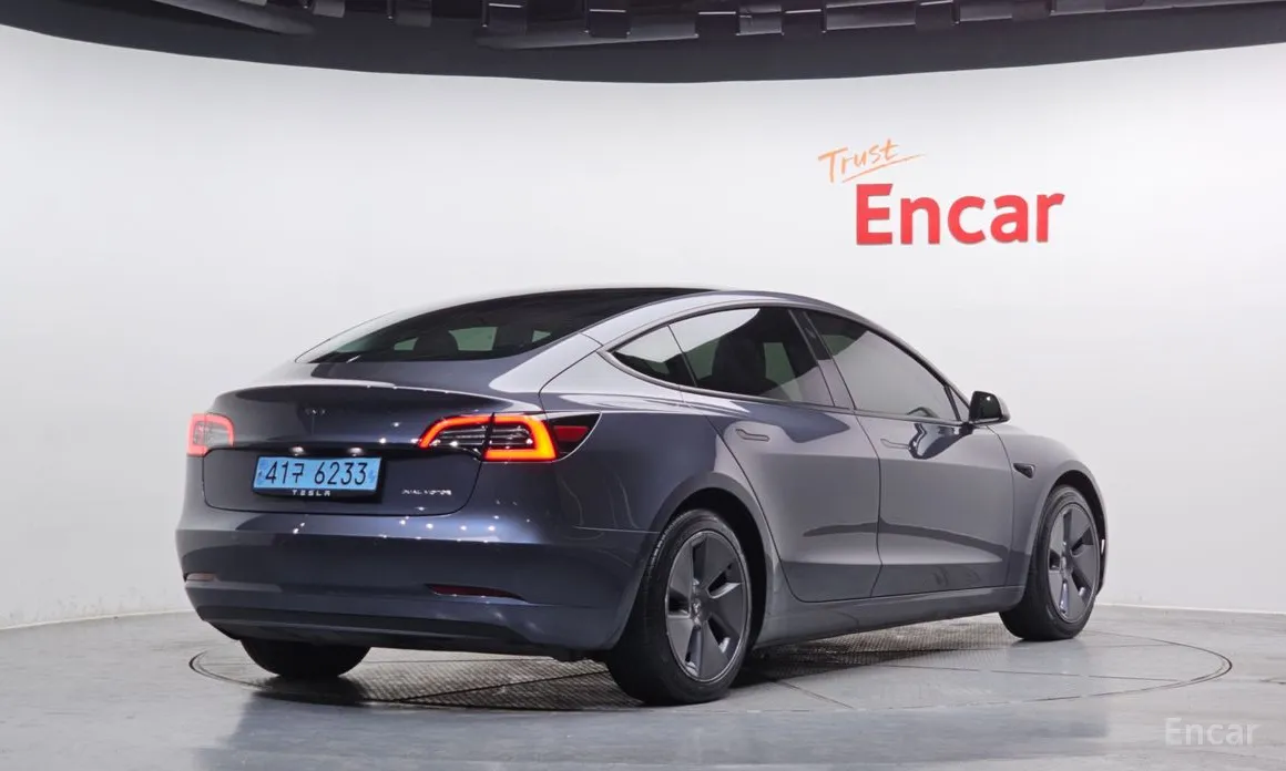 Фото 2 - Tesla Model 3