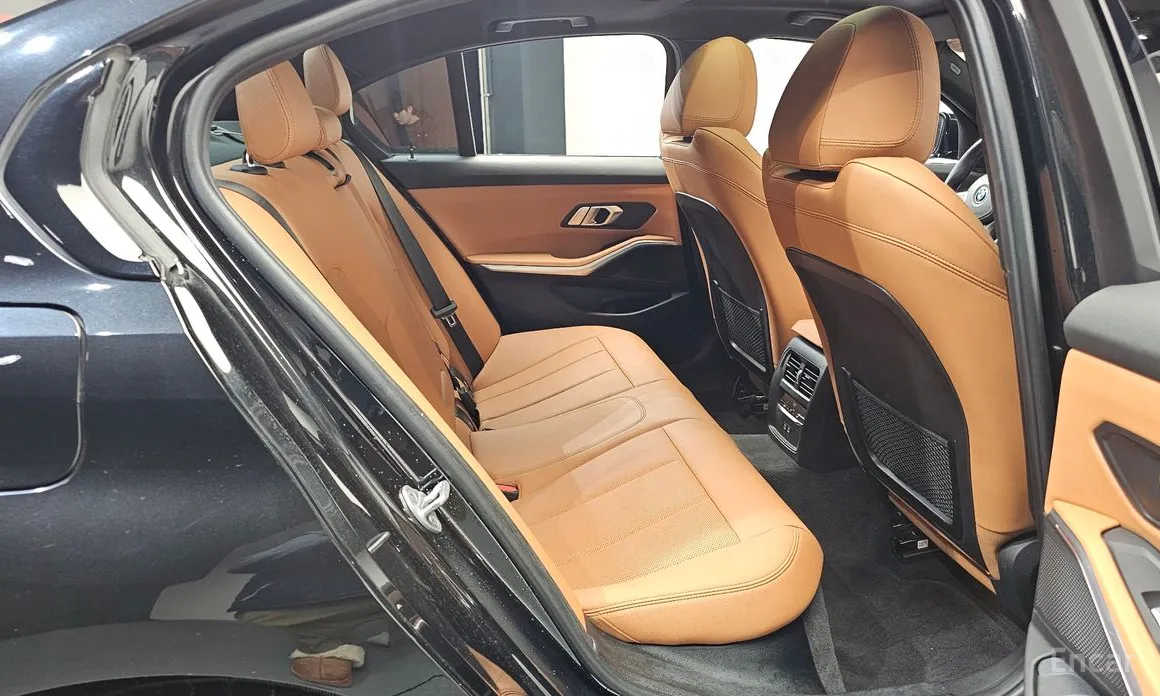 Photo 12 - BMW 3 Series