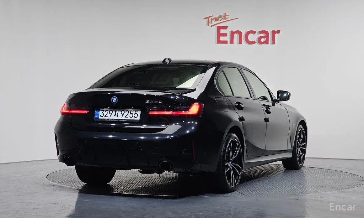 Photo 2 - BMW 3 Series