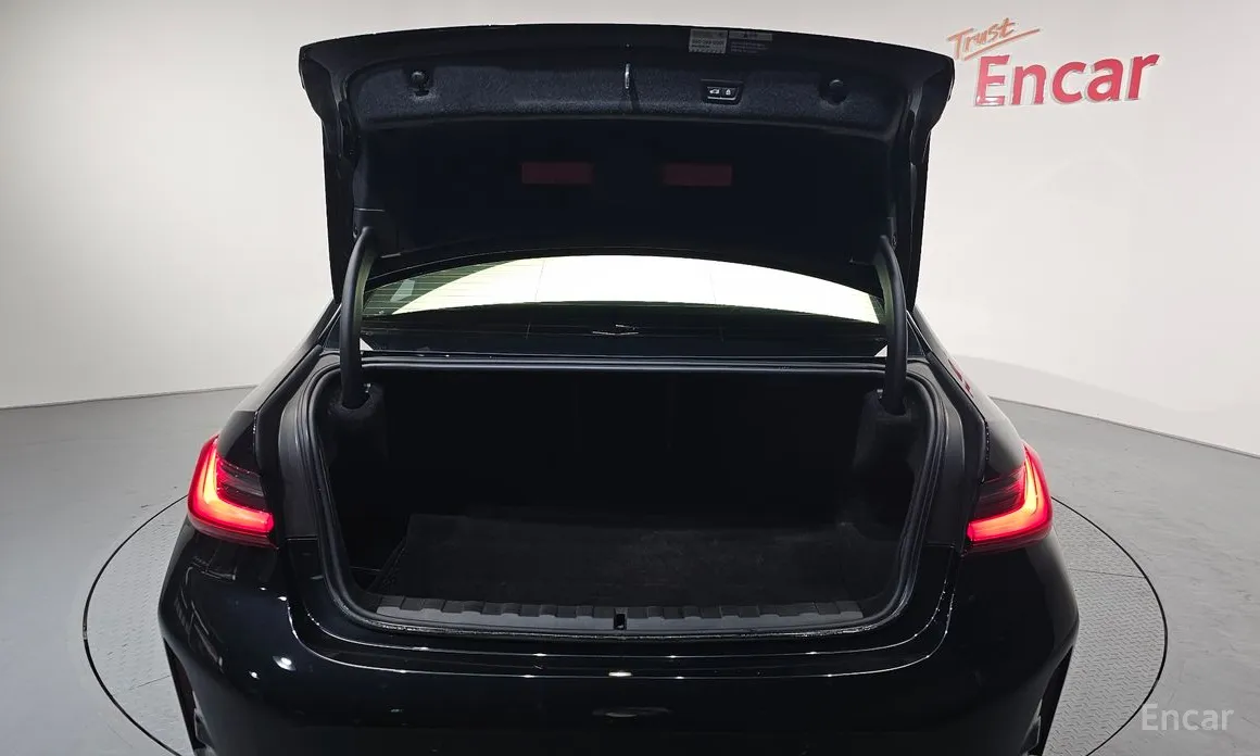 Photo 20 - BMW 3 Series