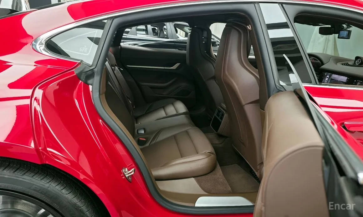 Фото 12 - Porsche Taycan