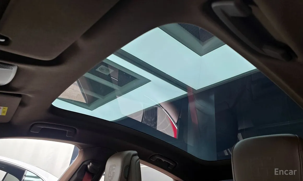 Фото 17 - Porsche Taycan