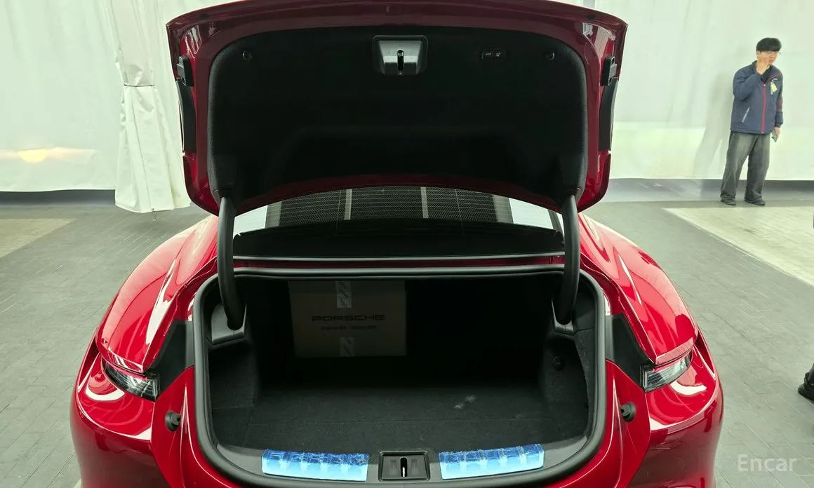 Фото 19 - Porsche Taycan