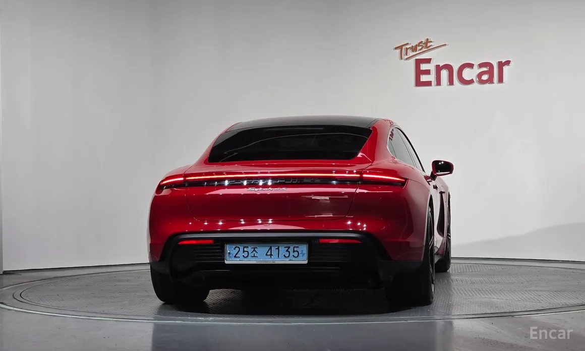 Фото 4 - Porsche Taycan