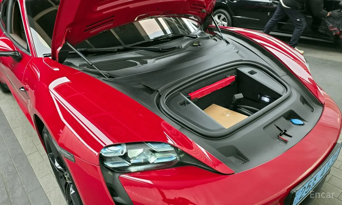 Фото 6 - Porsche Taycan