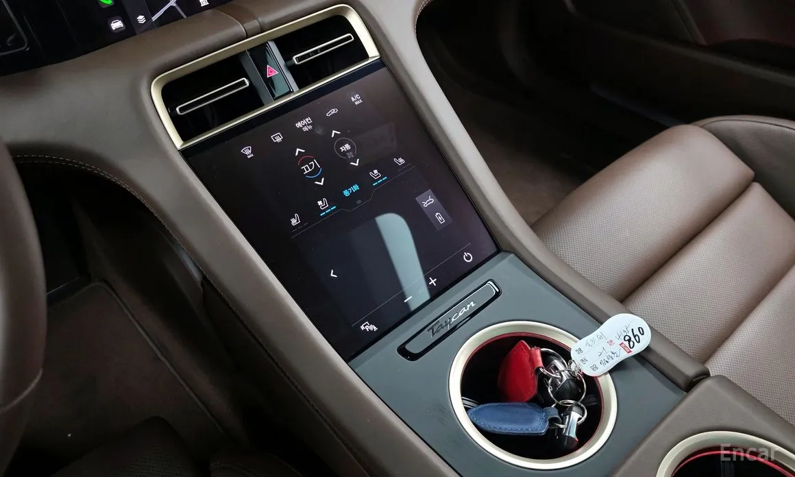 Фото 9 - Porsche Taycan