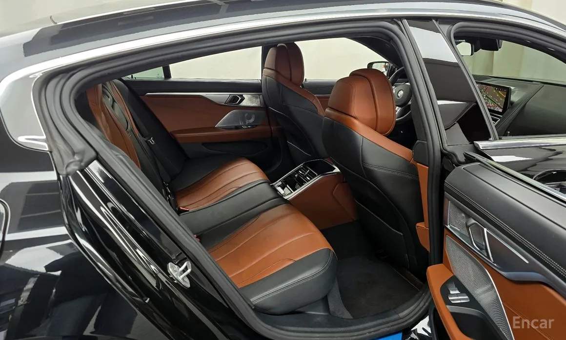 Фото 12 - BMW 8 Series