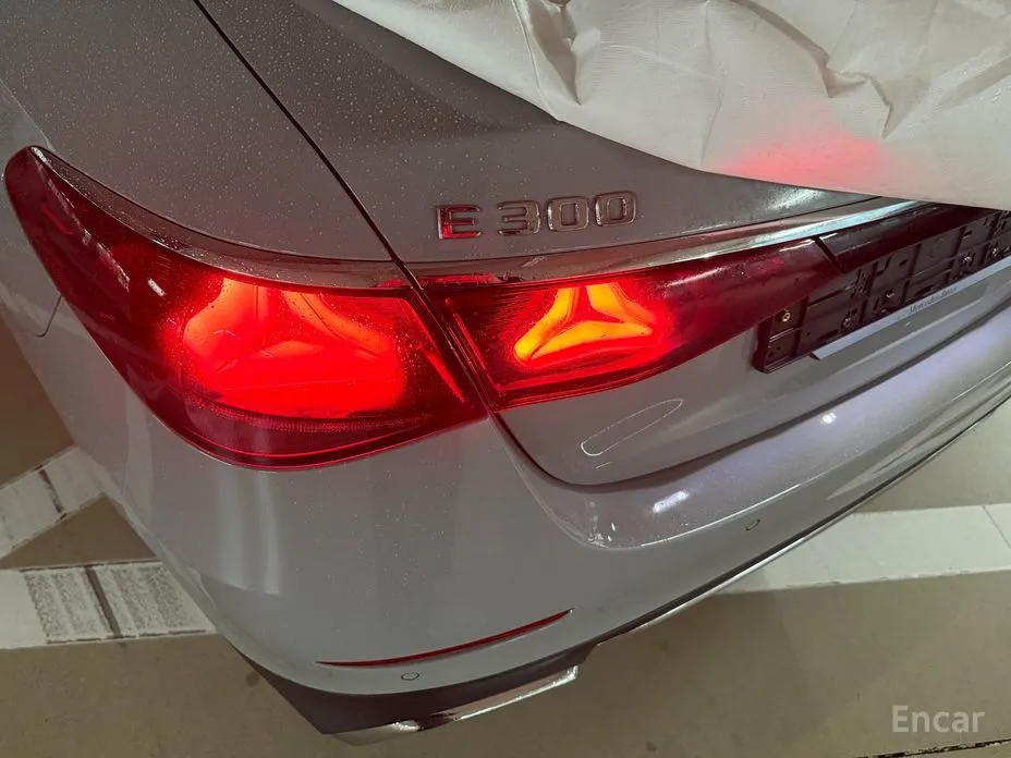 Фото 2 - Mercedes-Benz E-Class