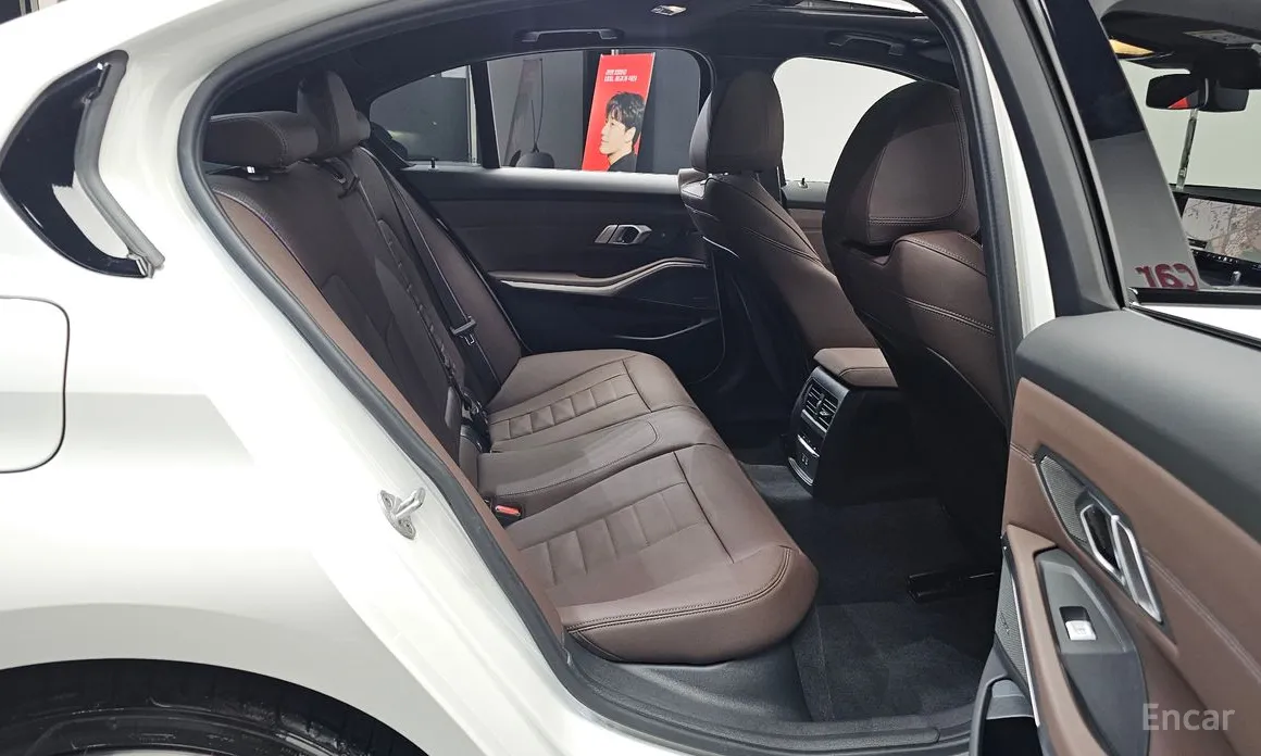 Photo 12 - BMW 3 Series