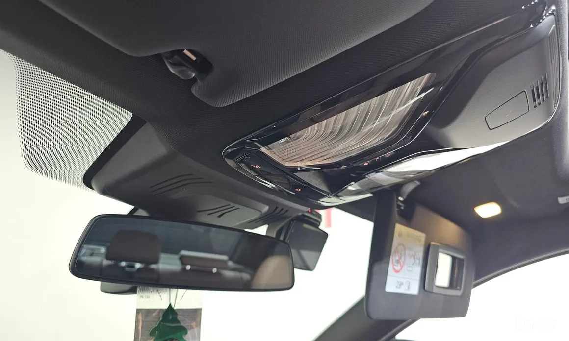 Photo 18 - BMW 3 Series