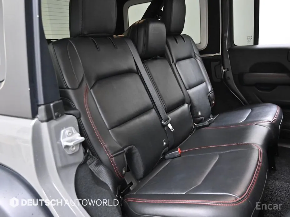 Фото 12 - Jeep Wrangler