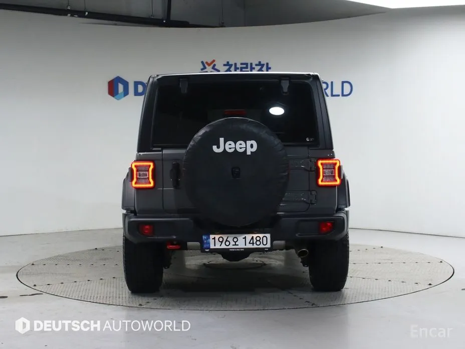 Фото 4 - Jeep Wrangler