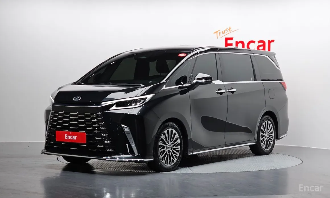 Фото 1 - Lexus LM