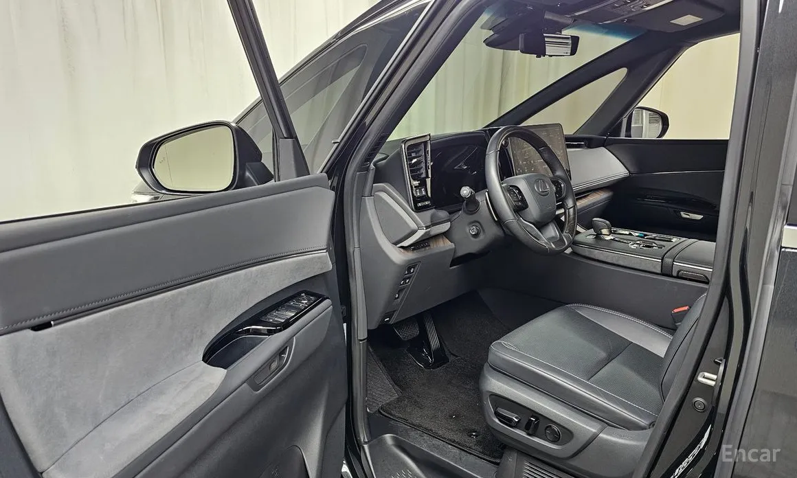 Фото 10 - Lexus LM