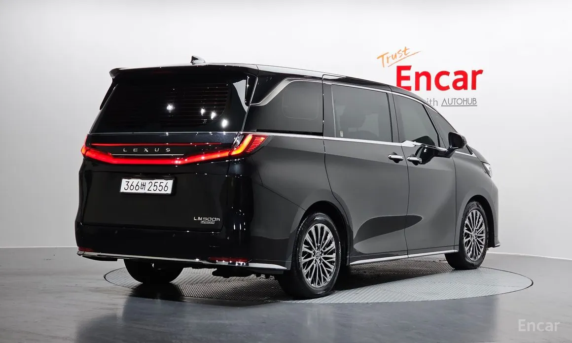 Фото 2 - Lexus LM