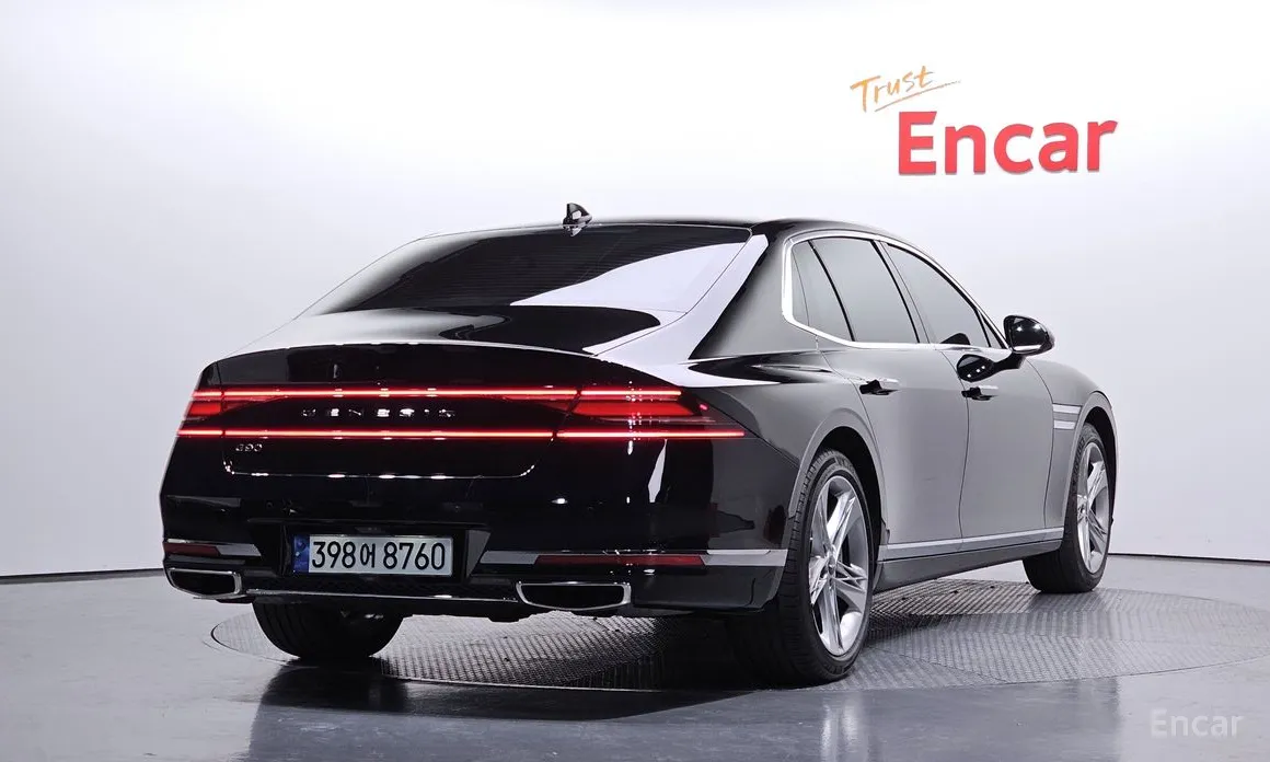 Фото 2 - Genesis G90