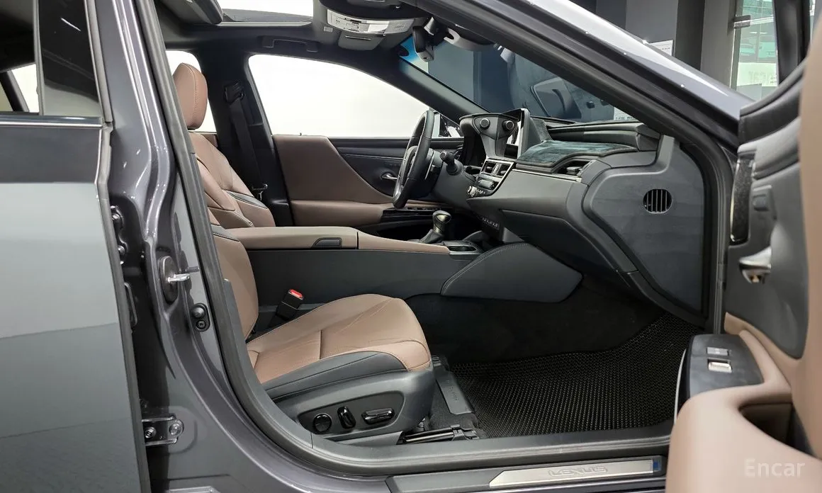 Фото 10 - Lexus ES