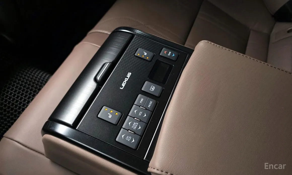 Фото 17 - Lexus ES