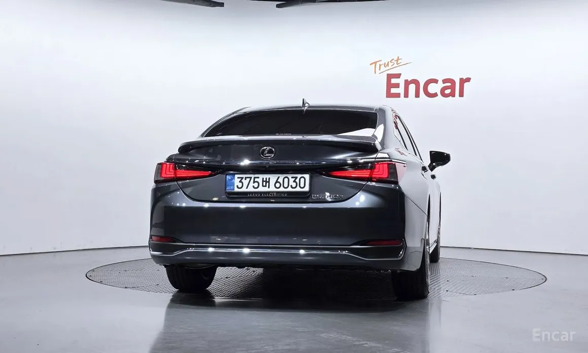 Фото 4 - Lexus ES
