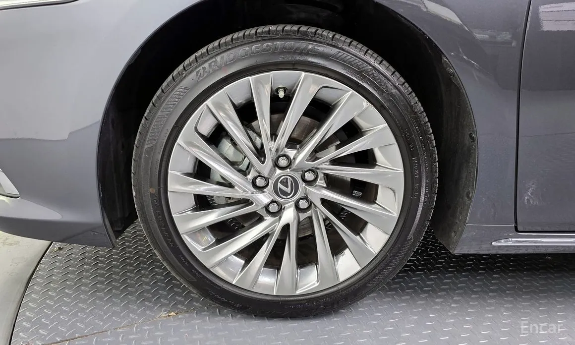 Фото 5 - Lexus ES